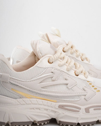 Tenis beige con líneas doradas