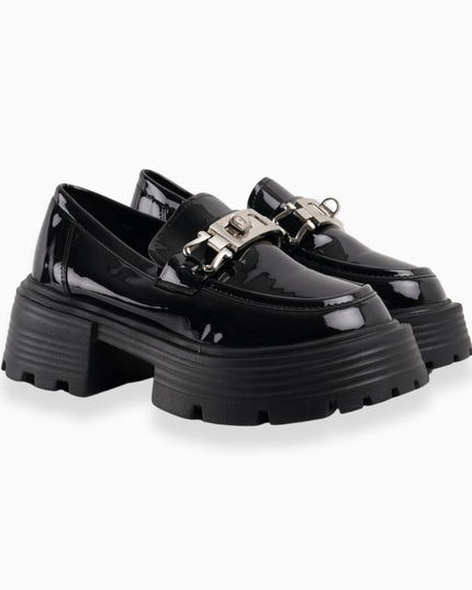 Mocasines negros con plataforma y hebilla plata