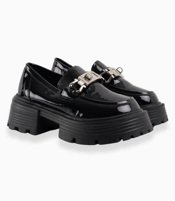Mocasines negros con plataforma y hebilla plata
