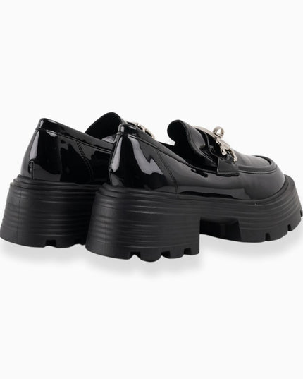 Mocasines negros con plataforma y hebilla plata