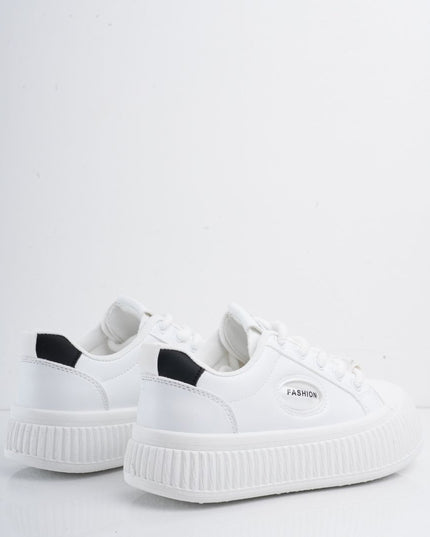 Tenis blancos con plataforma y detalles negros