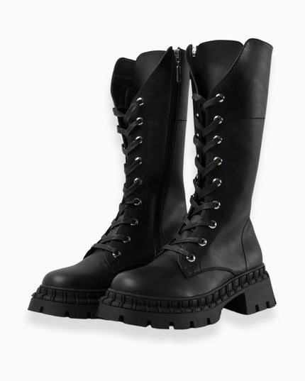 Bota alta negra militar con plataforma y cordones