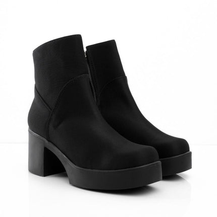 Bota negra básica con tacón medio