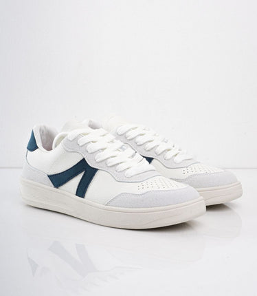 Tenis básicos blancos con líneas azules