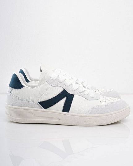 Tenis básicos blancos con líneas azules