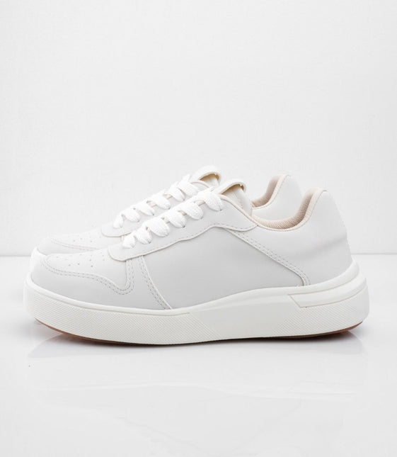 Tenis grises básicos con suela baja