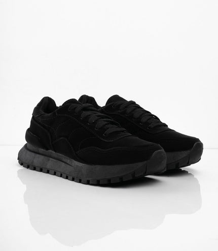 Tenis negros con diseños