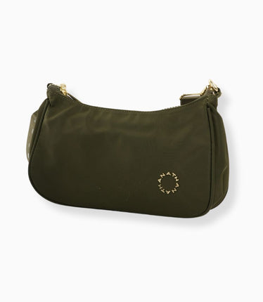 Bolso verde con detalles dorados y diseño minimalista