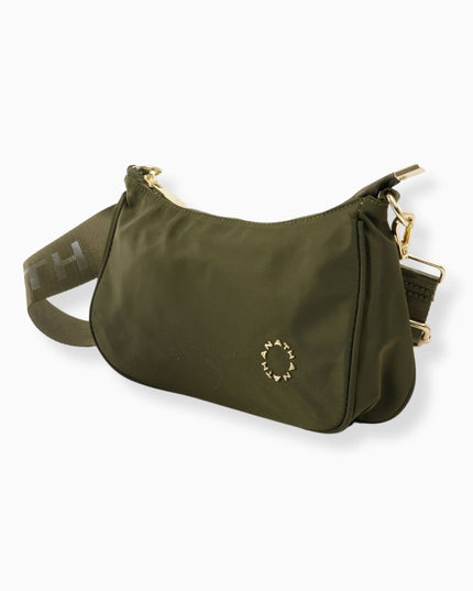 Bolso verde con detalles dorados y diseño minimalista