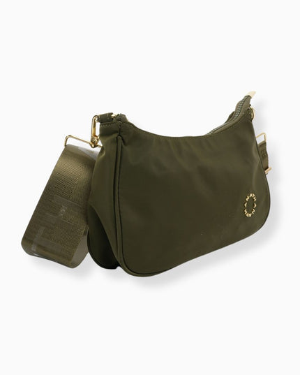 Bolso verde con detalles dorados y diseño minimalista