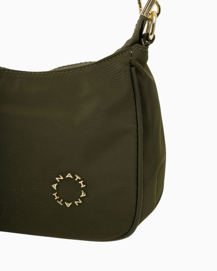 Bolso verde con detalles dorados y diseño minimalista