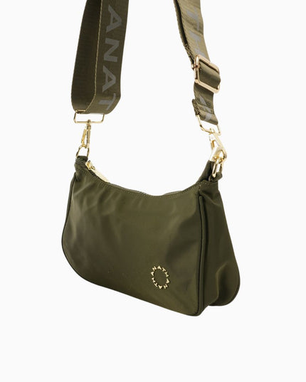 Bolso verde con detalles dorados y diseño minimalista
