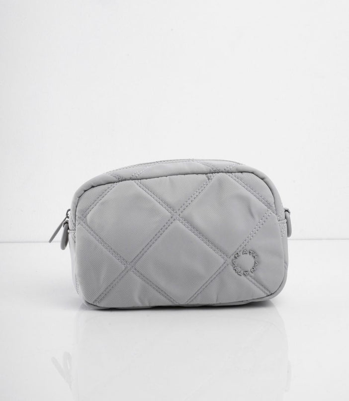 Bolso impermeable gris con correa