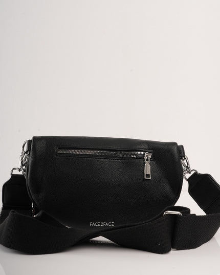 Bolso negro con cremallera y cadena plateada