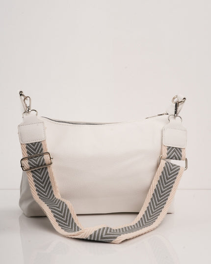 Bolso blanco con correa y múltiples bolsillos