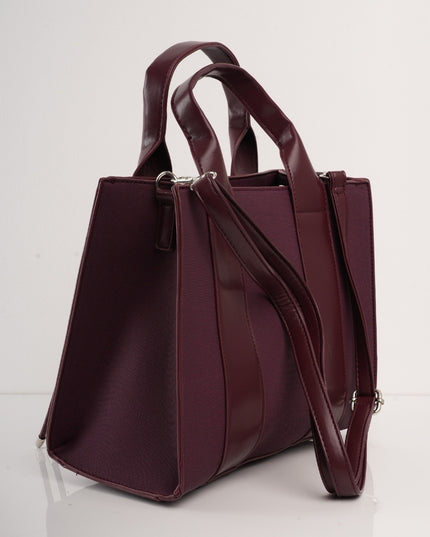 Bolso vinotinto con llavero y correa