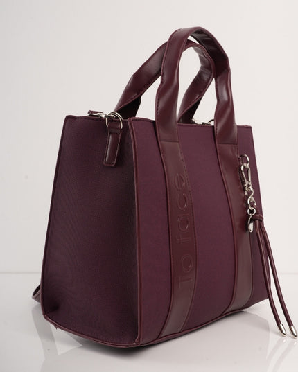 Bolso vinotinto con llavero y correa