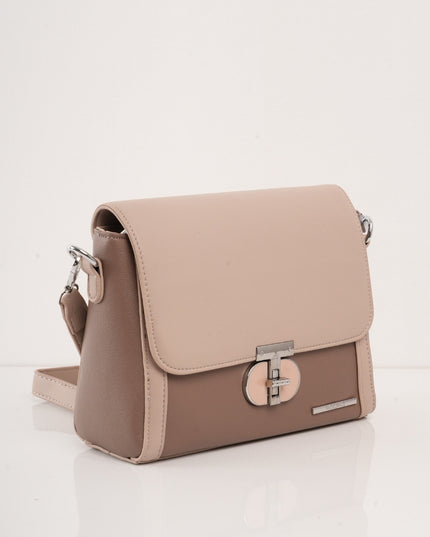Bolso beige con herraje y cadena