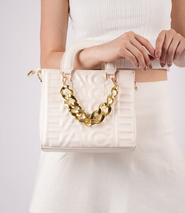 Bolso blanco contramarcado con correa y cadena dorada