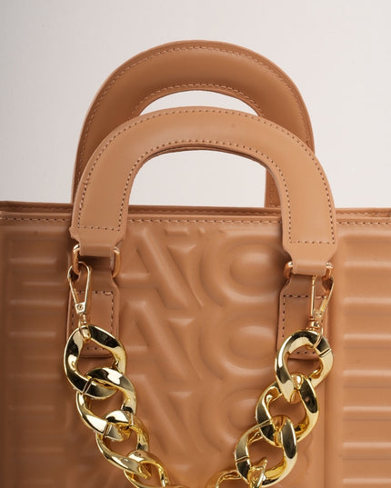 Bolso café contramarcado con correa y cadena dorada