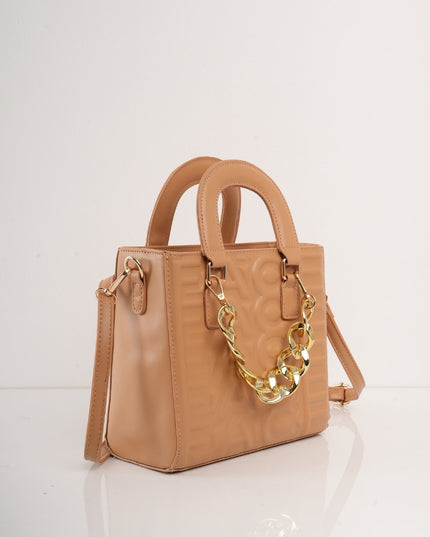 Bolso café contramarcado con correa y cadena dorada