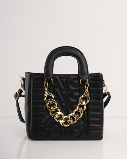 Bolso negro contramarcado con correa y cadena dorada