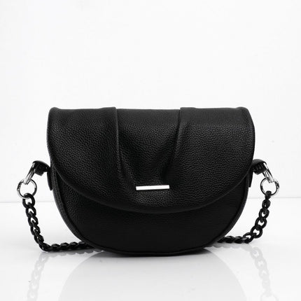 Bolso negro con cadena