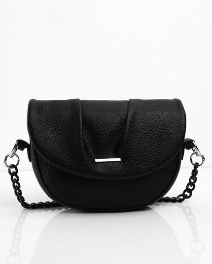 Bolso negro con cadena