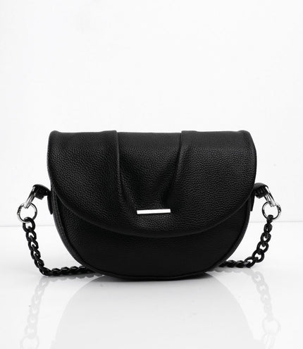 Bolso negro con cadena