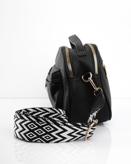 Bolso negro con correa ajustable