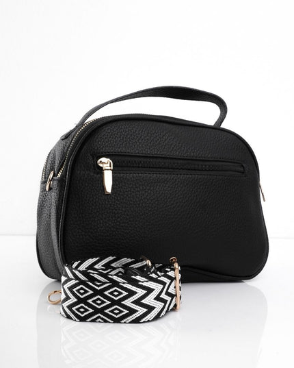 Bolso negro con correa ajustable