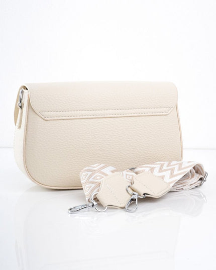 Bolso beige con hebilla brillante y correa
