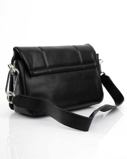Bolso negro con diseño y correa