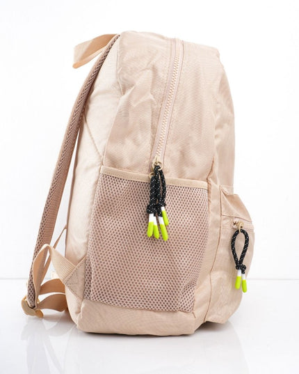 Morral impermeable beige con bolsillo frontal y correa