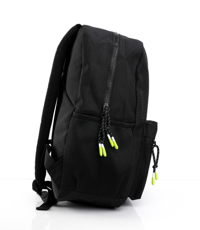 Morral impermeable nergro con bolsillo frontal y correa