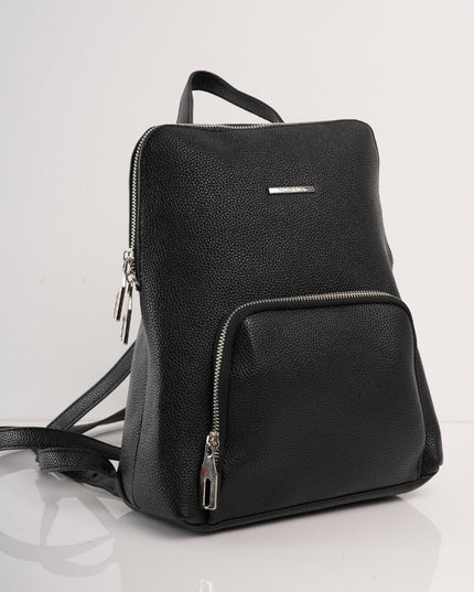 Morral negro con bolsillo frontal y correas