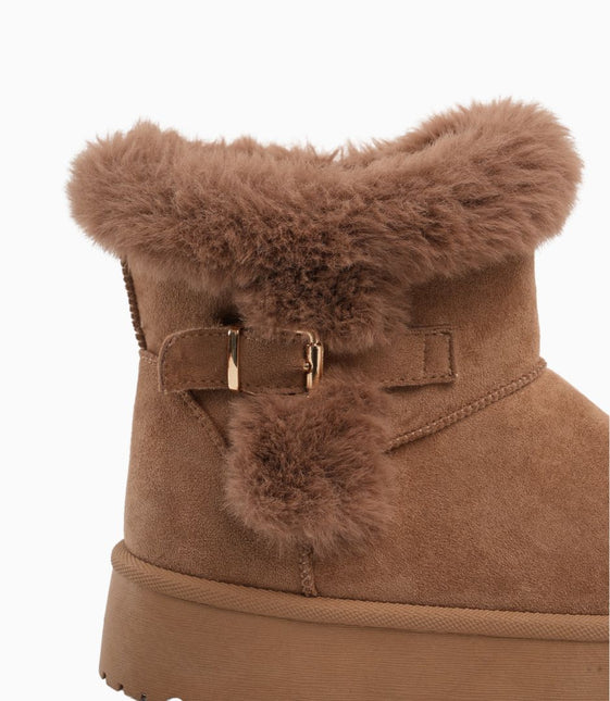 BOTA BEIGE CON PELUCHE