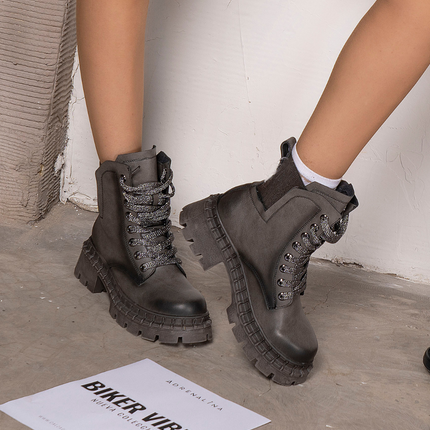 Botín gris tipo militar cordones