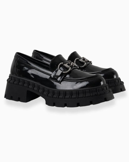 Mocasín negro charol y hebilla