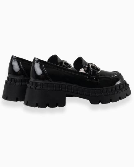 Mocasín negro charol y hebilla