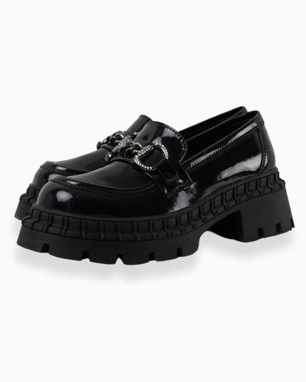 Mocasín negro charol y hebilla