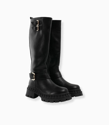 Bota larga negra y hebillas