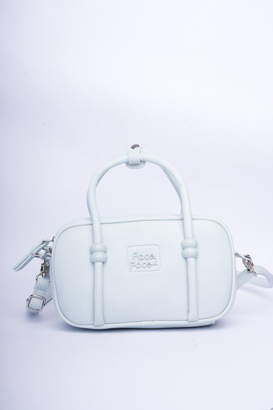 Mini bolso azul bebé en tendencia con correa