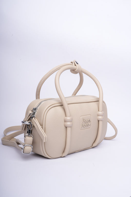 Mini bolso beige en tendencia con correa