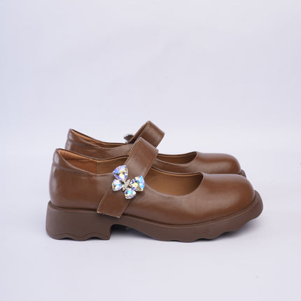 Mocasines café con aplique mariposa