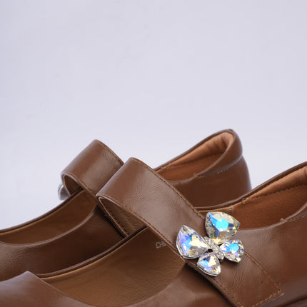 Mocasines café con aplique mariposa