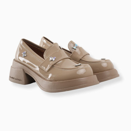 Mocasines charol kaki con apliques mariposa