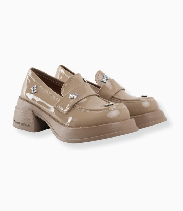 Mocasines charol kaki con apliques mariposa