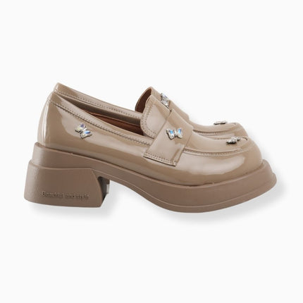 Mocasines charol kaki con apliques mariposa