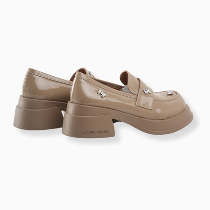 Mocasines charol kaki con apliques mariposa